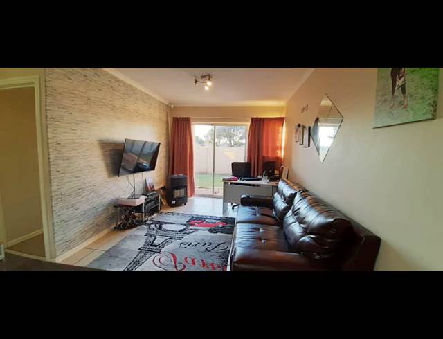 2 BEDROOM TOWNHOUSE RENTED IN WALMER HEIGHTS